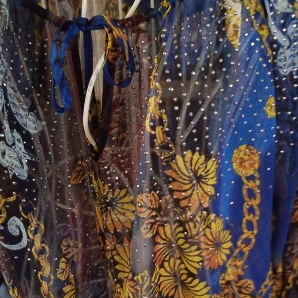 Pretty silk cache' top - Picture 4 of 7